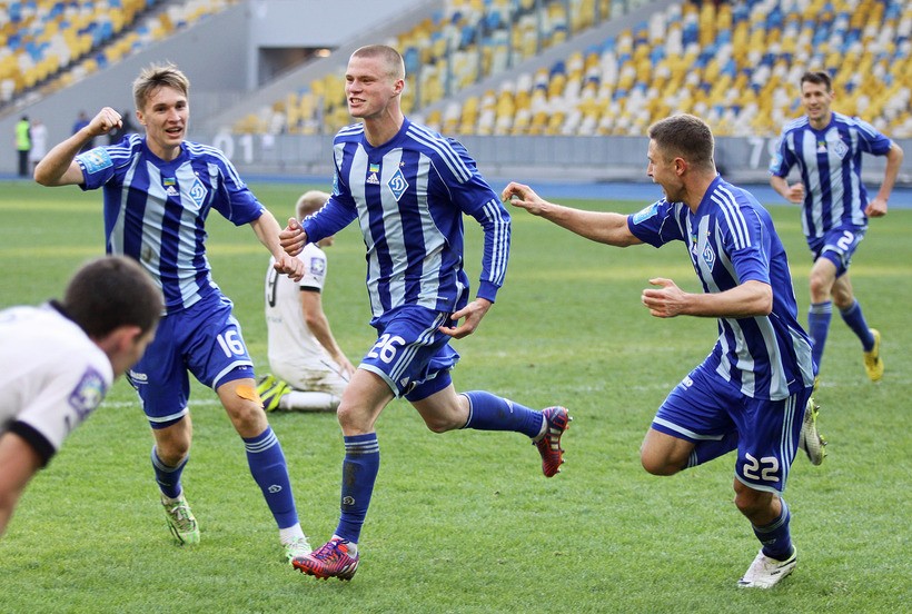 Никита Бурда празднует свой первый гол в составе Динамо
